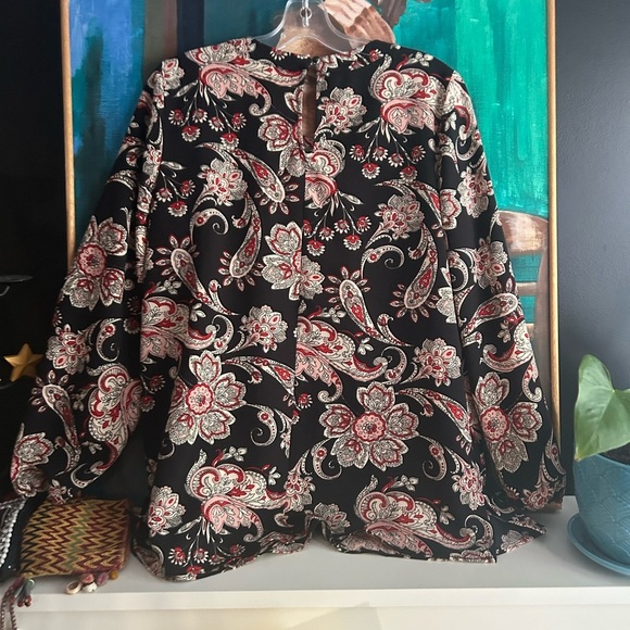 Faith and Joy Black and Red Floral Key Hole Blouse L - Picture 8 of 16